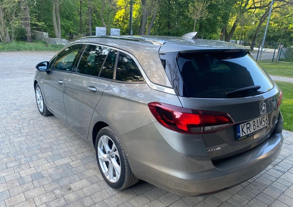 Opel Astra cena 51900 przebieg: 162500, rok produkcji 2017 z Myszków małe 121